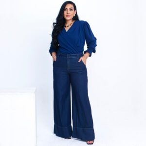 Calça Pantalona Jeans com Detalhe na Barra