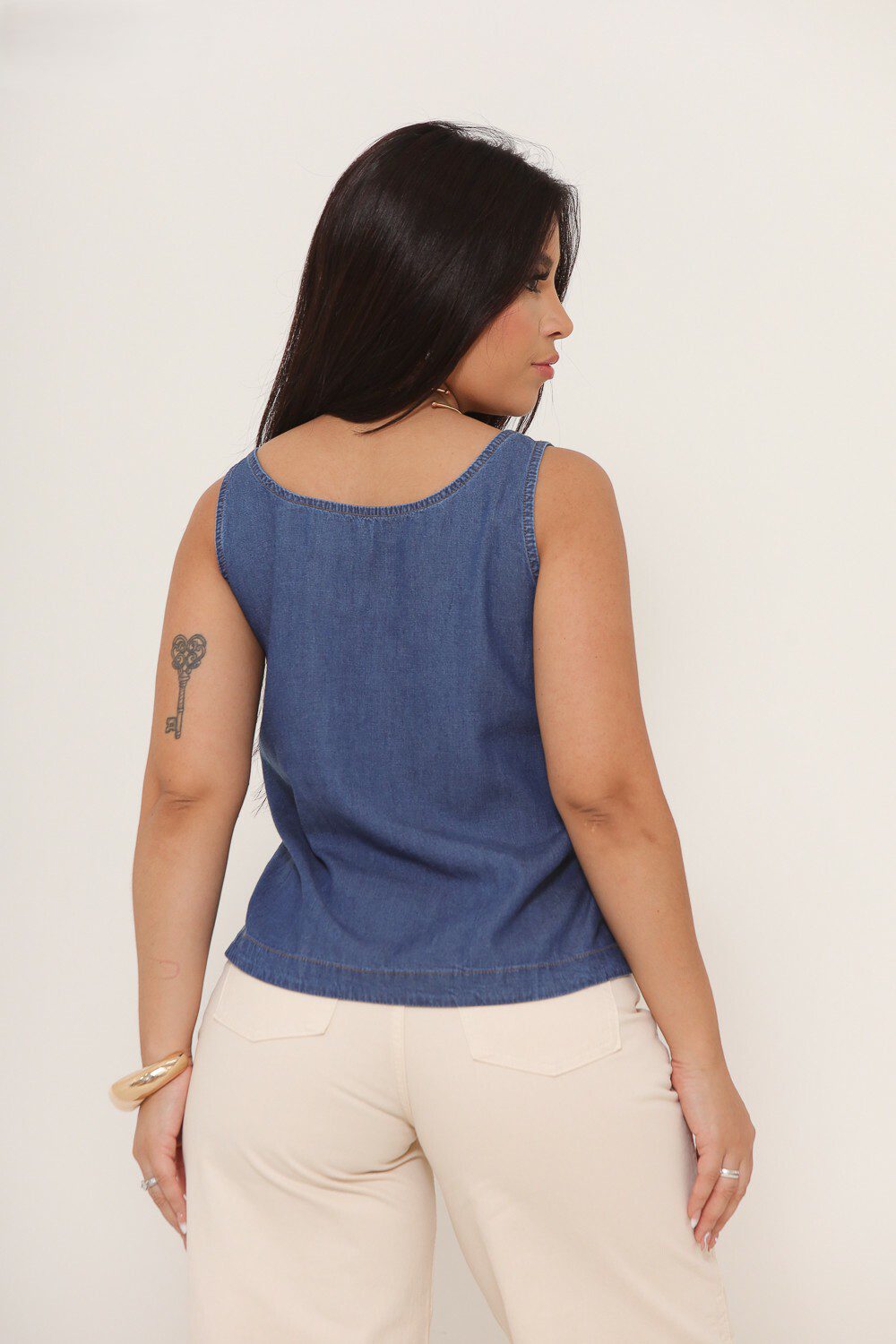Blusa Regata Jeans Feminina com Botões na lateral - Imagem 4