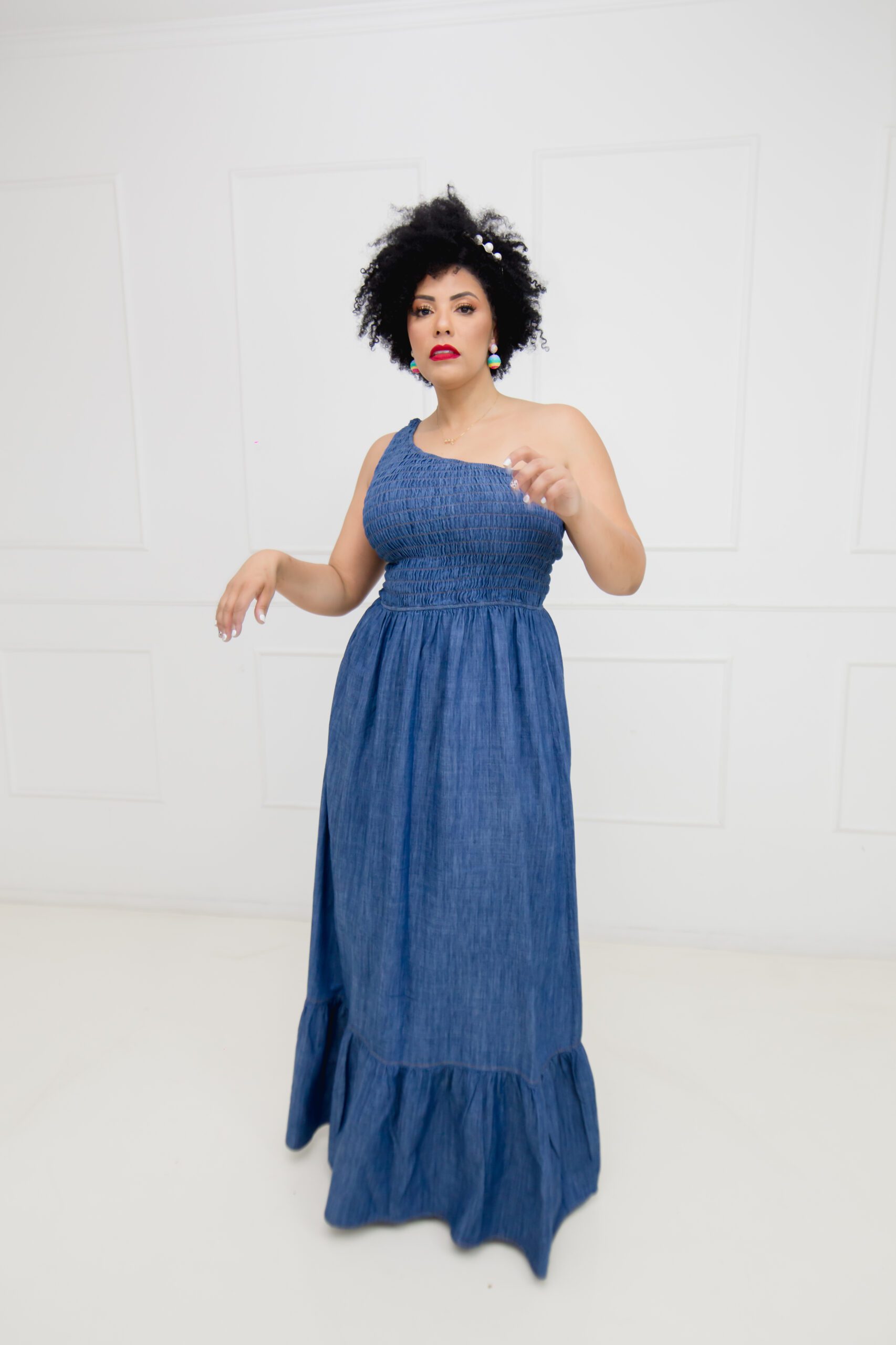 Vestido Longo Jeans Plus Size um ombro só - Imagem 5