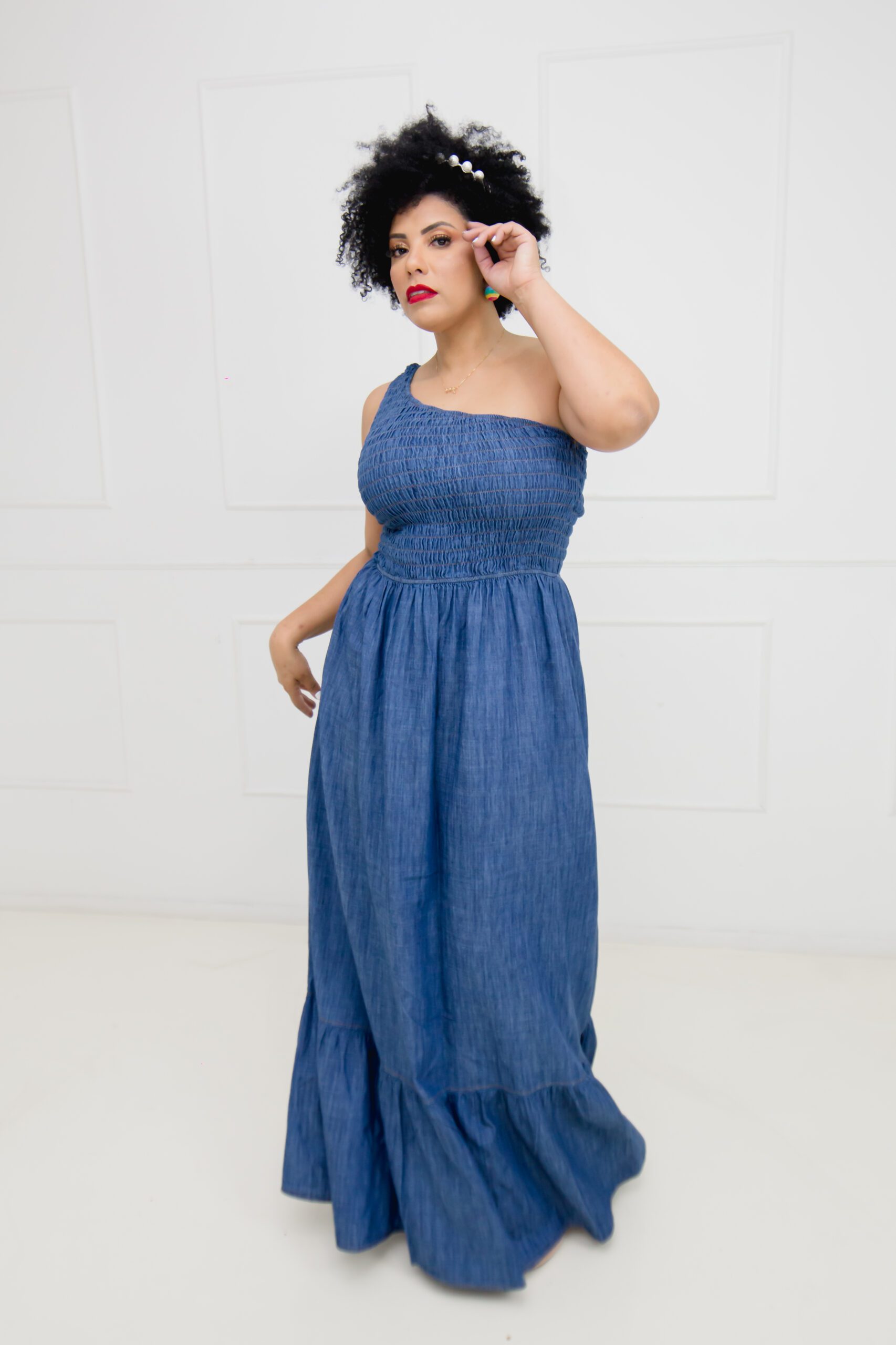 Vestido Longo Jeans Plus Size um ombro só - Imagem 2