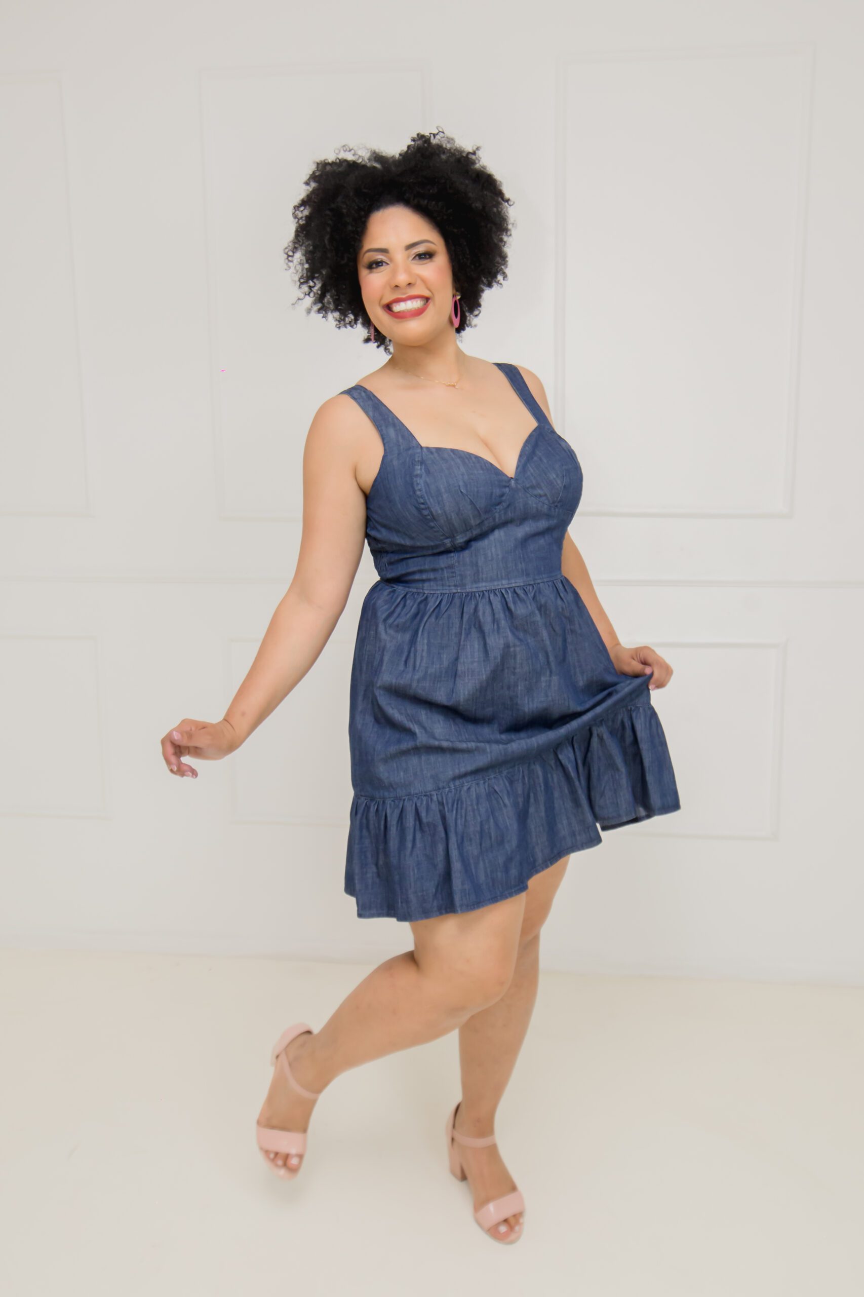 Vestido jeans curto feminino - Imagem 5