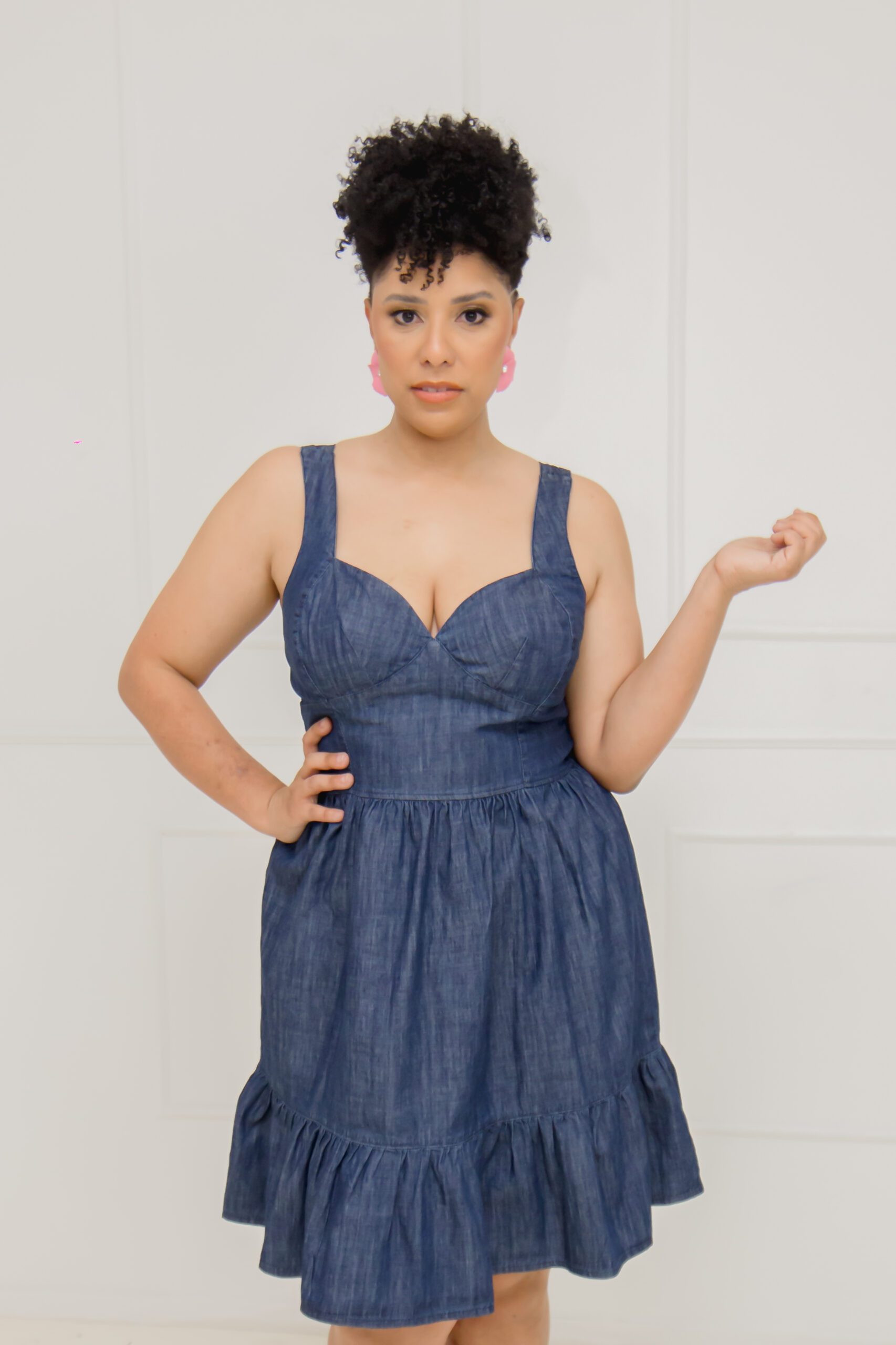 Vestido jeans curto feminino - Imagem 2