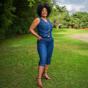 Conjunto Jeans Pantacourt com Colete Plus Size