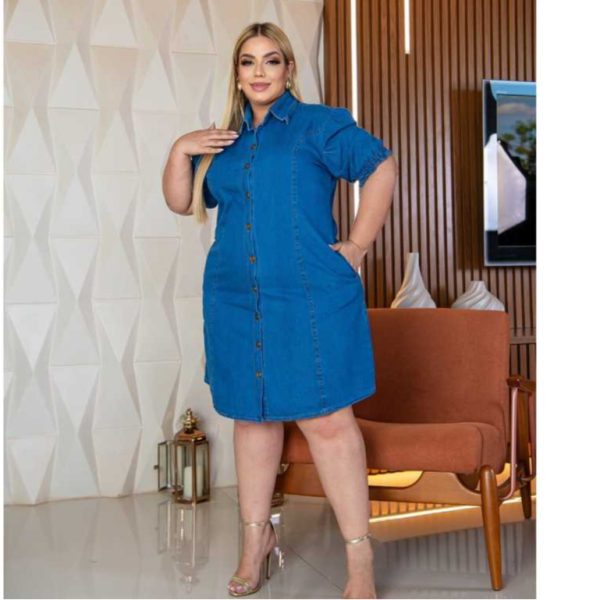 Vestido Chemise Plus Size, de Gola, Botões e lavagem clara