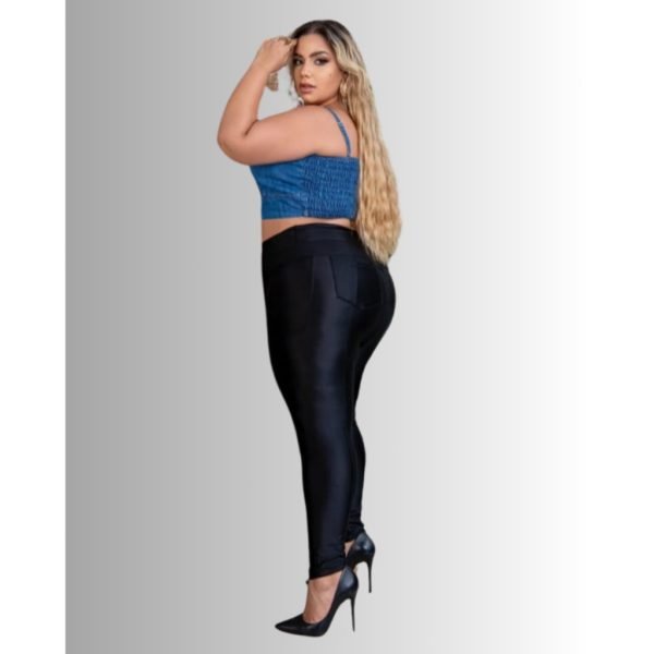 Cropped Jeans Plus Size, elásticos nas costas, alça ajustável - Imagem 6