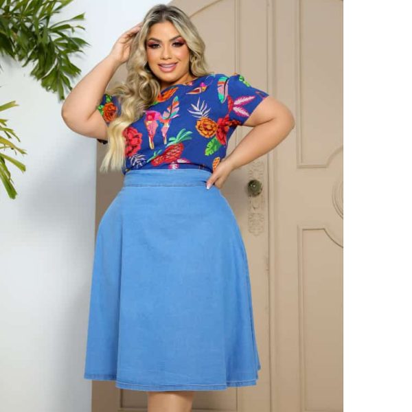 Saia Jeans, Midi Gode, com fechamento de ziper na cintura, Plus Size.
