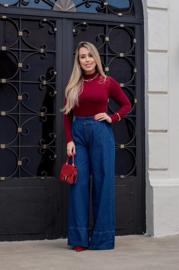 Calça Pantalona Jeans Wide Leg com Detalhe na Barra