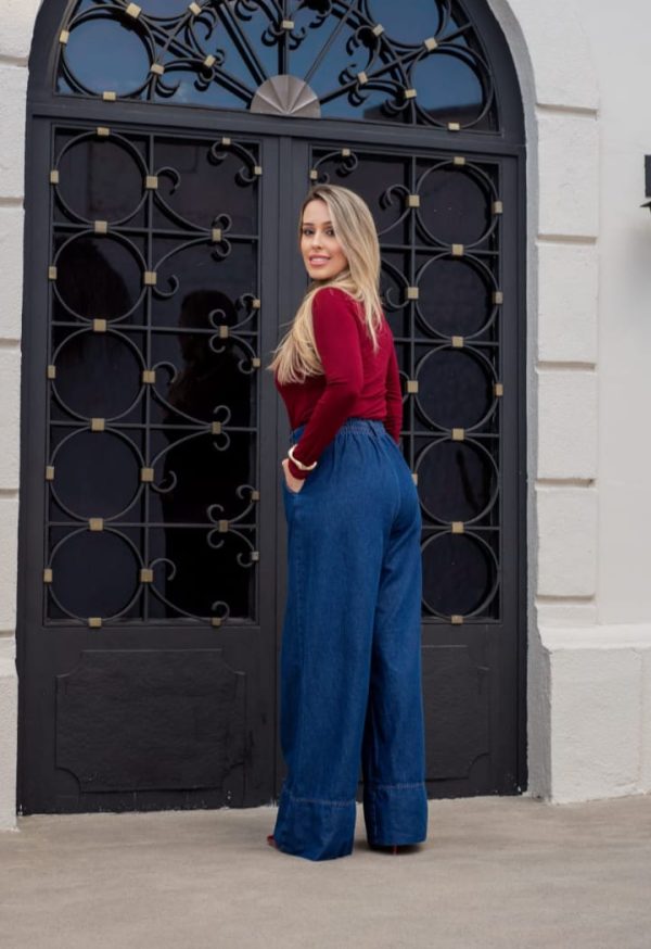 Calça Pantalona Jeans Wide Leg com Detalhe na Barra - Imagem 3
