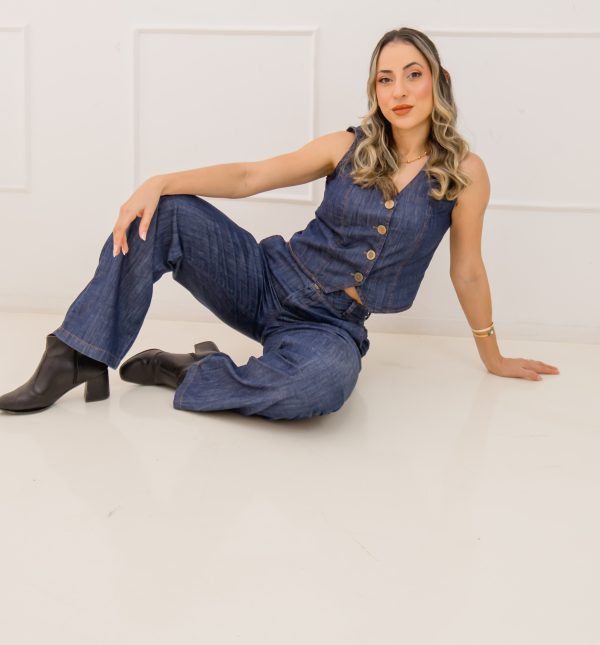Conjunto Colete Jeans Com Botões e Calça Pantalona Jeans Cintura Alta - Imagem 2